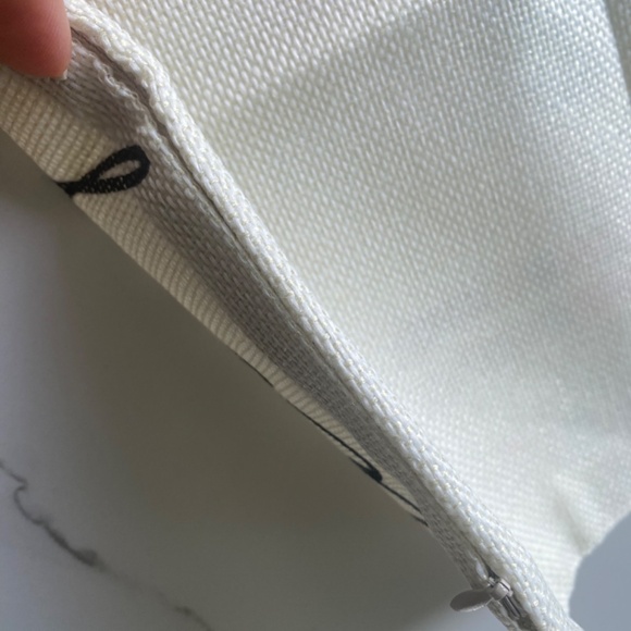 NWOT Christmas pillow cover 12 x 18” cover - Picture 4 of 4